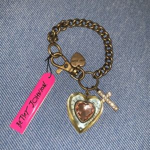 BETSEY JOHNSON charm bracelet